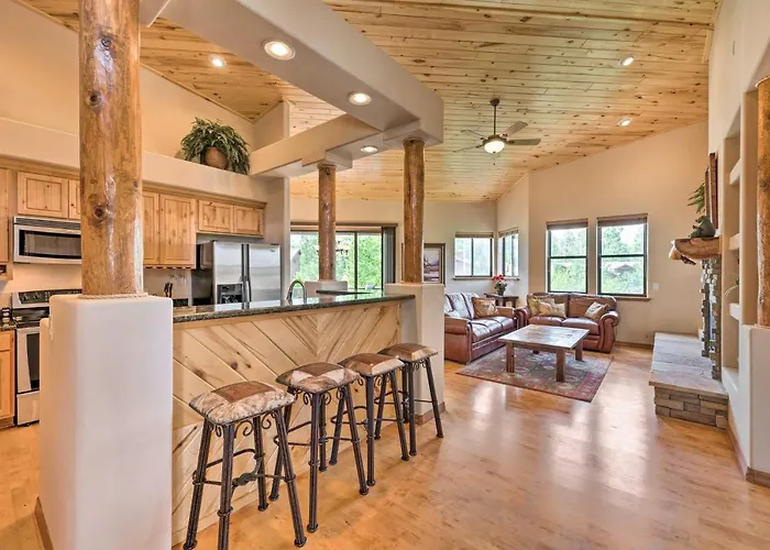 Torreon Townhome W/ Balcony: Hike, Fish & Unwind! *