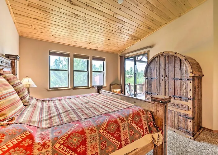 Torreon Townhome W/ Balcony: Hike, Fish & Unwind!