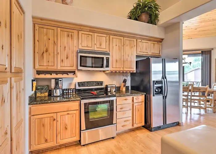 Torreon Townhome W/ Balcony: Hike, Fish & Unwind! *