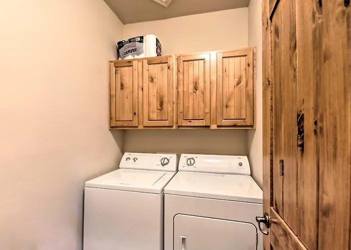 Torreon Townhome W/ Balcony: Hike, Fish & Unwind! *