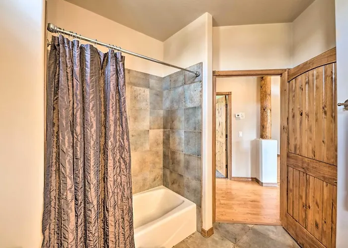 Torreon Townhome W/ Balcony: Hike, Fish & Unwind! Holiday home *