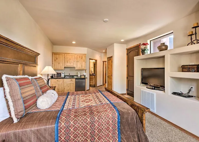 Torreon Townhome W/ Balcony: Hike, Fish & Unwind! Holiday home *